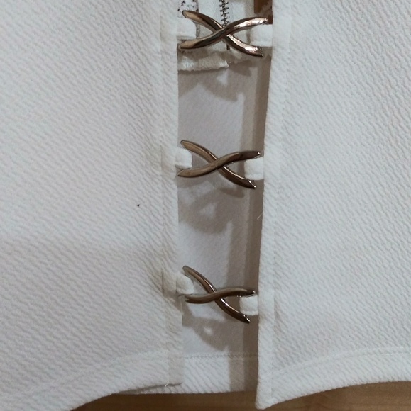 Valentine Lace W/Silver Metal Detailing - Picture 4 of 6